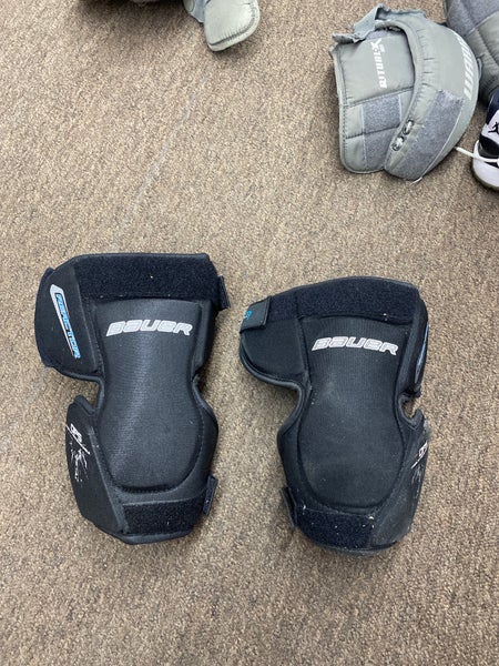 BAUER GOALIE JR KNEE GUARDS