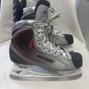 Junior Size 5 Bauer Vapor X:50 Ice Hockey Skates.