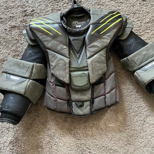 Medium  Bauer Hyperlite Goalie Chest Protector (Used)