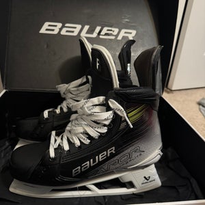 New Bauer Vapor Hyperlite 2 Hockey Skates (size 9.5) Marco Scandella Pro-Return