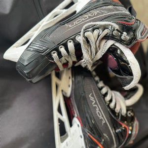 2017 Bauer Vapor X Hockey Skates Regular Width  9.5 (Used)