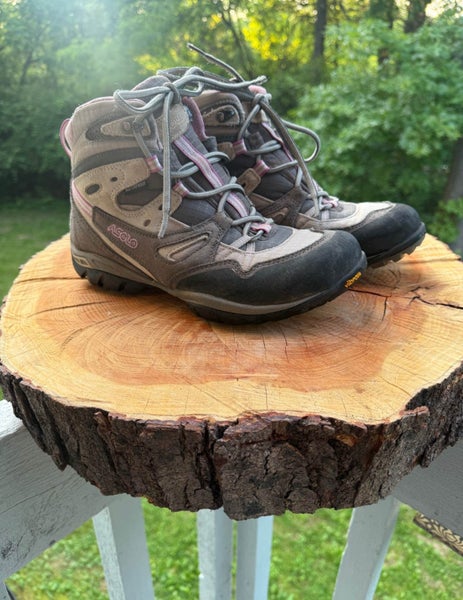 Size M 6.5 (W 7.5) Hiking Boots