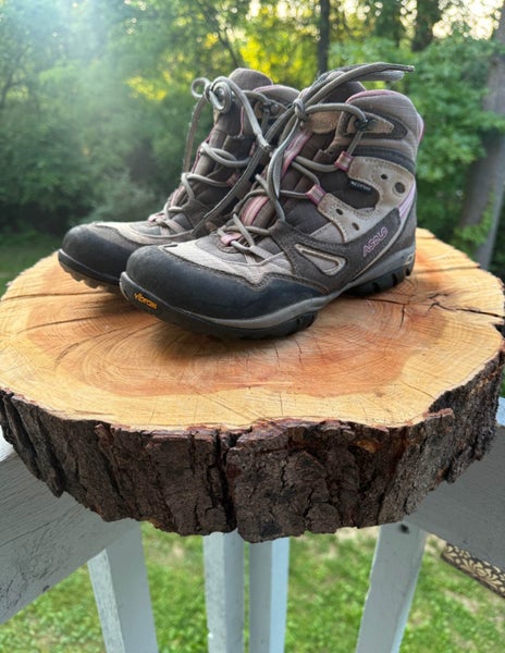 Size M 6.5 (W 7.5) Hiking Boots