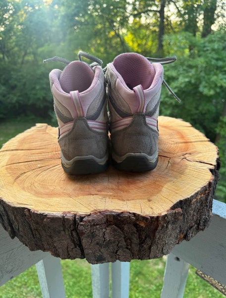 Size M 6.5 (W 7.5) Hiking Boots