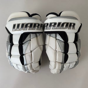 Senior Warrior Luxe Hockey Gloves White/Black/Silver 14”