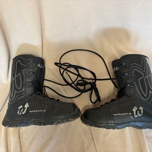 Unisex Size M 7.0 (W 8.0) World Industries Snowboard Boots Stiff Flex All Mountain (Used)