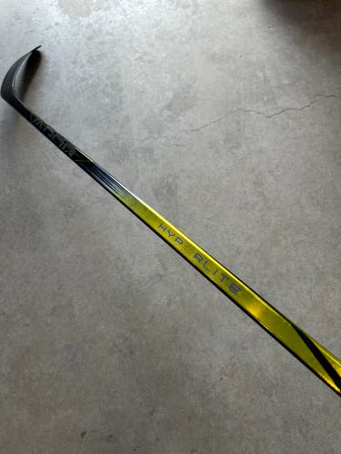 Custom P28 77 Flex Senior Bauer Vapor Hyperlite 2 Left Hand Hockey Stick Pro Stock NCAA (New)