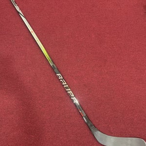 Bauer Vapor Hyperlite 2 Left Hand P28 77 Flex Pro Stock (New) Stick Item#HYPK4