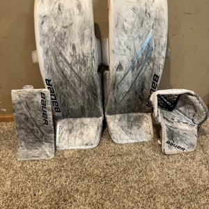 Medium Bauer Hyperlite 2 Regular Goalie Full Set (Used)