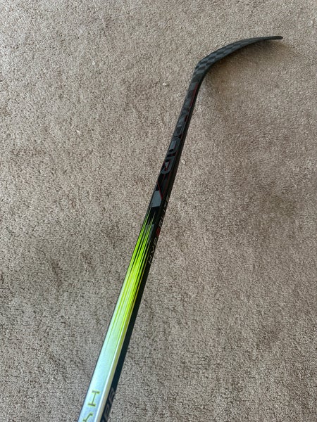 Senior Bauer Vapor Hyperlite 2 Left Hand Hockey Stick P28  (New)