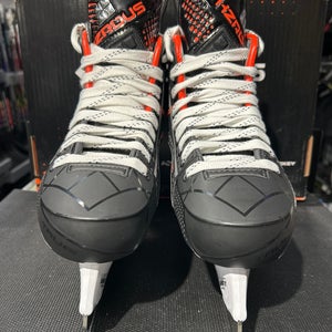 True HZRDUS 9X Hockey Skates Regular Width Size 7.5 (New)