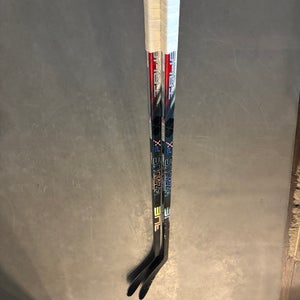 (2 Pack) Senior True Hzrdus PX Right Handed Hockey Stick P28 Pro Stock (Used)