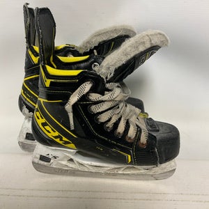 CCM (Used) Intermediate Junior Size 2 Hockey Skates