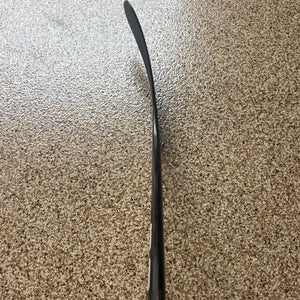 Intermediate Bauer Vapor Hyperlite Right Handed Hockey Stick P92 (Used)