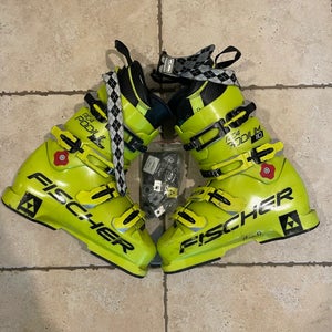 Unisex Fischer All Mountain RC4 Podium 110 Ski Boots Medium Flex (Used)