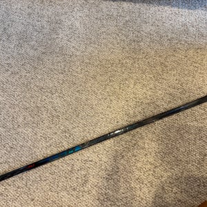 Senior CCM Vizion Right Handed Hockey Stick 70 Flex P28 (New)