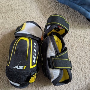 Youth Medium CCM Super Tacks AS1 Elbow Pads (Used)