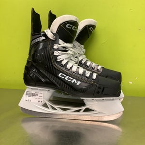 CCM (Used) Intermediate Size 5 Hockey Skates