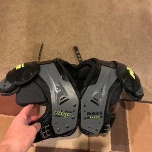 Riddell power amp XS 14"-15"/32"-34" shoulder pads  (Used)