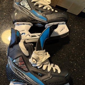 True TF9 Hockey Skates Regular Width  Size 5 (Used)