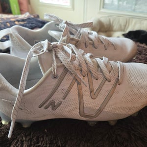 White Men's Size M 7.5 (W 8.5) Adult New Balance Low Top (Used)