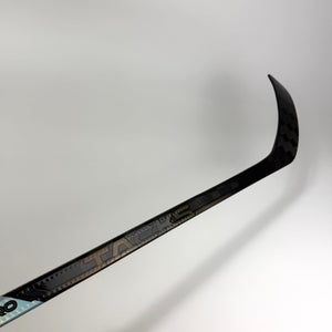 New Right CCM Tacks XF Pro | 85 Flex MacKinnon Pro Curve Grip | R276