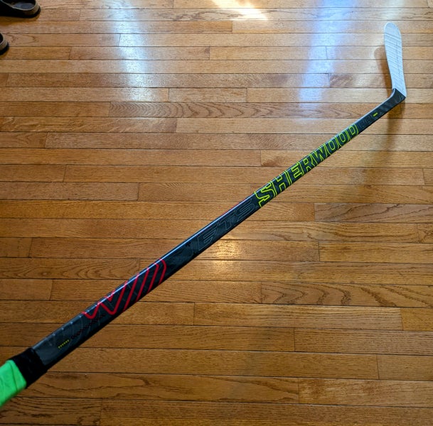 Senior Sher-Wood Rekker Legend 2 Left Hand Hockey Stick P92