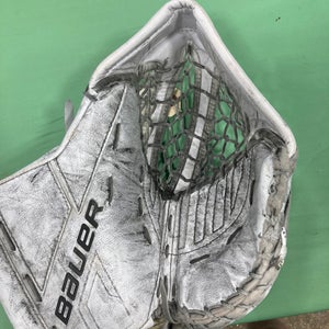 Bauer M5 Pro Goalie Glove |  Intermediate Regular