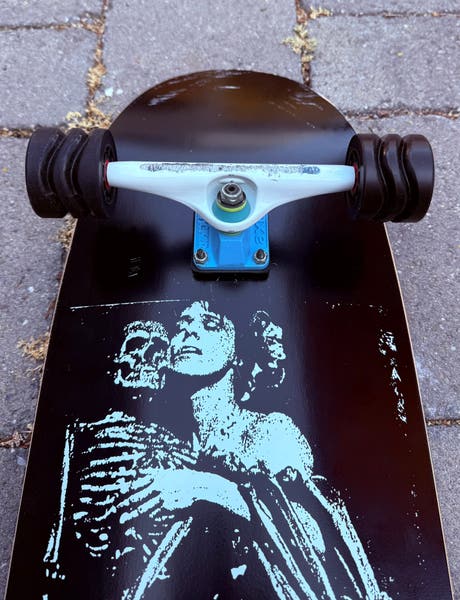 スカルスケーツ　skull skates 90s Skull Skates “Death Cuddle Football” 90s Style Complete