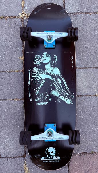 Skull Skates “Death Cuddle Football” 90s Style Complete Skateboard