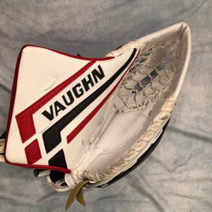Int. Vaughn Velocity VE8 XP Goalie Glove (Used)