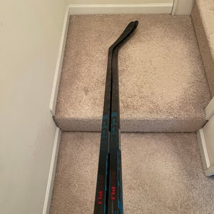 Senior CCM Vizion Right Handed Hockey Stick P28  (New)