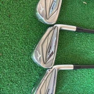 Mizuno JPX 923 Irons (4-PW) – MMT 90S Graphite Shafts – $650