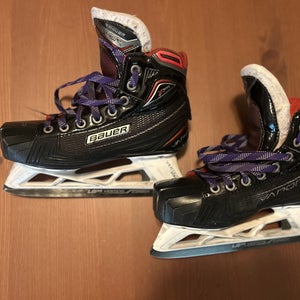 Bauer X900 Hockey Goalie Skates Size 4 (Used)