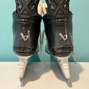 Bauer Vapor Hyperlite 2 Hockey Skates Regular Width Pro Stock 9.5 (Used)