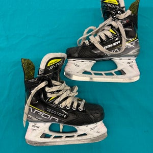 Junior Bauer Vapor 3X Hockey Skates | Size 2 (Used)