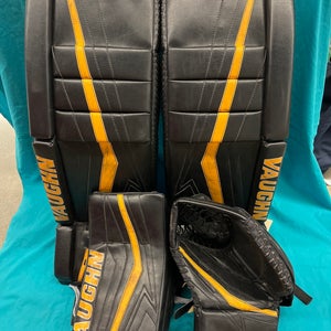 Black 28" Intermediate Vaughn V9 Pro Carbon Goalie Full Set Regular Pro Stock (Used)