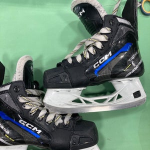 CCM Tacks AS-570 Hockey Skates | Junior 2.5