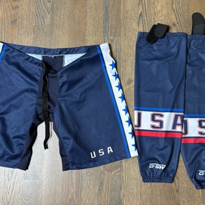 New Hockey USA Shells Sr Medium With 27” Matching Socks