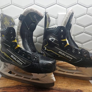 Bauer Supreme M40 Hockey Skates Extra Wide Width Size 3.5 (Used)