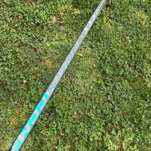 Intermediate CCM Vizion Hockey Stick Right Handed P28 (Cut - 60.5")