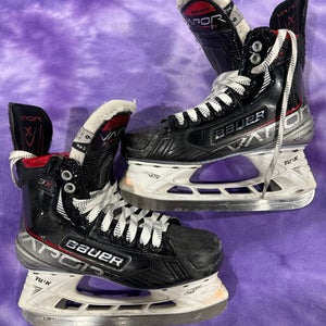 Intermediate Bauer Vapor 3X Hockey Skates Regular Width 6 (Used)