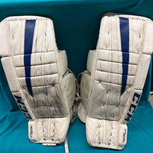 White 28" Junior CCM Extreme Flex 760 Goalie Leg Pads (Used)