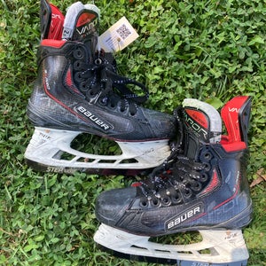 Junior Bauer Vapor 3X Pro Hockey Skates Extra Wide Width Size 2.5 (Used)