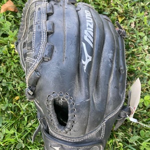 Black Mizuno Shadow Left Hand Throw Pitcher's Softball Glove 12" (Used)