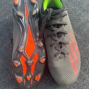 Black Unisex Size M 4.0 (W 5.0) Adidas Cleats (Used)