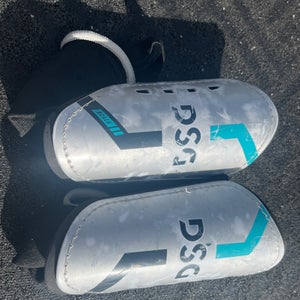 Unisex Small DSG Shin Guards (Used)