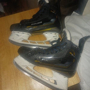 2024 Bauer Supreme M5 Pro Hockey Skates Pro Stock 5.5 (Used)