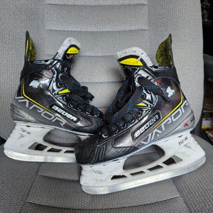 Bauer Vapor 3X Hockey Skates Regular Width Size 2.5 (Used)