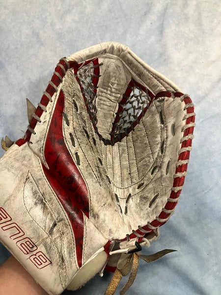 Red/White Bauer Reactor 2000 JR Glove & Blocker Set Reg(Used)